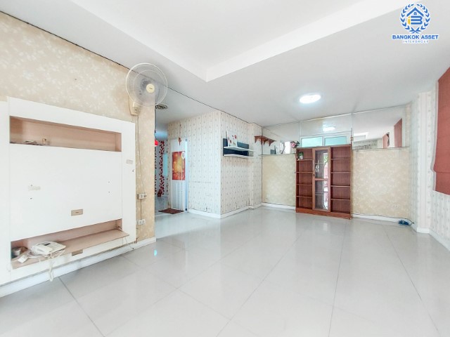 *****บ้านเดี่ยวมือสองย่านนนทบุรี ม.คุณาภัทร3 บ้านกล้วย-ไทรน้อย เนื้อที่กว้างขวางถึง 52.5 ตร.ว. ฟังก์ชันจัดเต็ม 4 ห้องนอน 3 ห้องน้ำ 2 ที่จอดรถ แถมฟรี! 4 เครื่องปรับอากาศ บนทำเลแห่งการเดินทาง ใกล้รถไฟฟ้าสายมีม่วง "สถานีคลองบางไผ่" และทางด่วน "ศรีรัช" ราคาคุ้มสุดในย่าน!